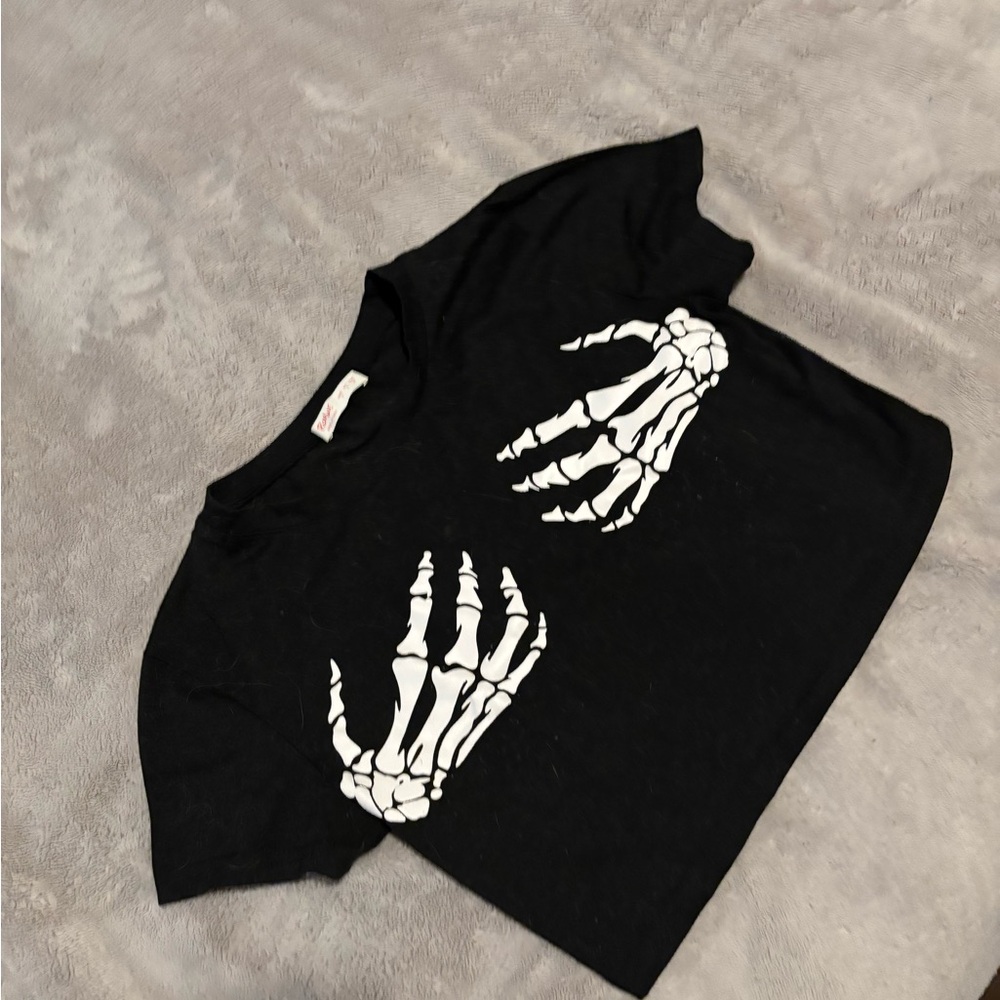 ROMWE Black and White Skeleton Hands Tee